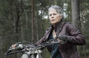 Melissa McBride como Carol Peletier en el primer episodio de Daryl Dixon: The Book of Carol
