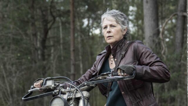Melissa McBride como Carol Peletier en el primer episodio de Daryl Dixon: The Book of Carol