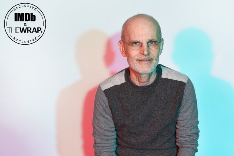 Željko Ivanek posa para una sesión de fotos en el yate de IMDB en San Diego, California. (25 julio 2024)
