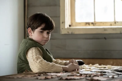 Simon Webster como Ethan Matthews en FROM 3.06