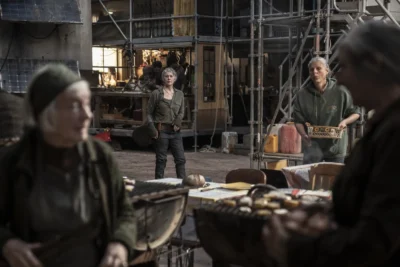 Melissa McBride como Carol en Daryl Dixon S02E05