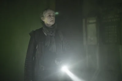 Melissa McBride como Carol Peletier - The Walking Dead: Daryl Dixon 2x06