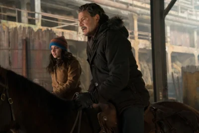 Isabela Merced como Dina y Pedro Pascal como Joel en The Last of Us Temporada 2 Episodio 2