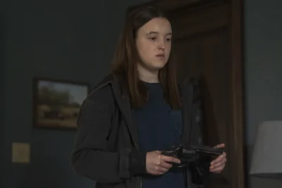 Bella Ramsey como Ellie en The Last of Us Temporada 2 Episodio 3