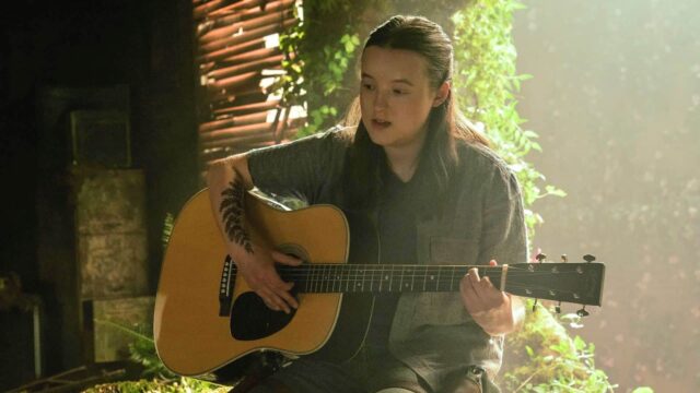 Ellie (Bella Ramsey) tocando la guitarra en The Last of Us (Temporada 2 Capitulo 4)
