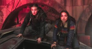 Ellie y Dina en el metro de Seattle en The Last of Us (Temporada 2 Capítulo 4)