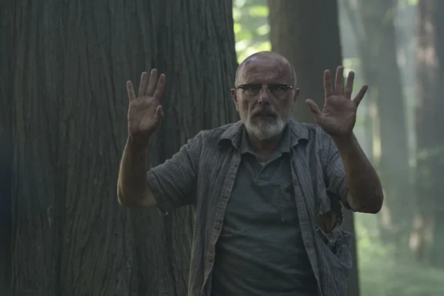Joe Pantoliano como Eugene en The Last of Us Temporada 2 Capitulo 6