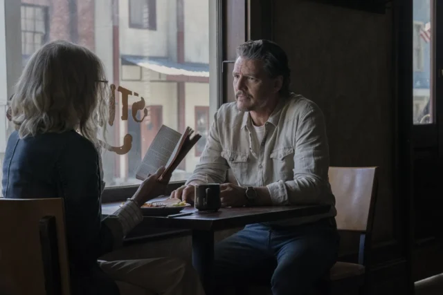 Gail (Catherine O’Hara) y Joel (Pedro Pascal) en TLOU 2x06