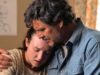 Ellie (Bella Ramsey) y Joel (Pedro Pascal) abrazados en The Last of Us 2x06