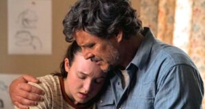 Ellie (Bella Ramsey) y Joel (Pedro Pascal) abrazados en The Last of Us 2x06