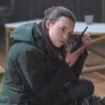 Bella Ramsey como Ellie en The Last Of Us 2x07 (Season Finale)