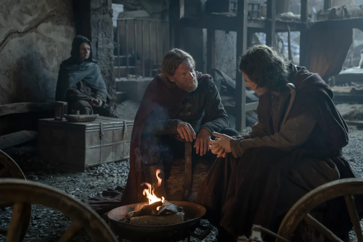 Aegon Targaryen (Tom Glynn-Carney), Tyland Lannister (Jefferson Hall) y Larys Strong (Matthew Needham) en HOTD 3x05