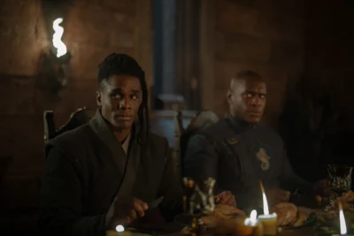 Addam de Hull y Alyn de Hull cenando en el castillo - House of the Dragon 3x03 - Temporada 3 Capítulo 3