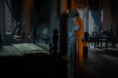 Rhaenyra Targaryen pensativa en su alcoba - House of the Dragon 3x03 - Temporada 3 Capítulo 3