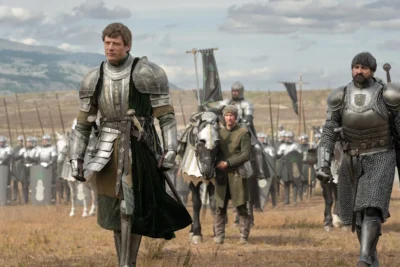 Ormund Hightower y Ser Jon Roxton al frente de un ejército en el campo - House of the Dragon 3x03 - Temporada 3 Capítulo 3
