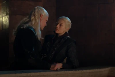 Daemon Targaryen y Rhaenyra Targaryen en un momento íntimo - House of the Dragon 3x03 - Temporada 3 Capítulo 3