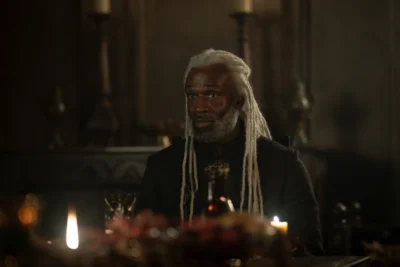 Corlys Velaryon durante una cena a la luz de las velas - House of the Dragon 3x03 - Temporada 3 Capítulo 3