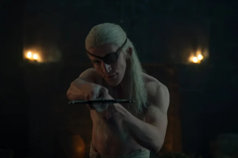 Ewan Mitchell como Aemond Targaryen en House of the Dragon 3x07 (La Casa del Dragón Temporada 3 Capítulo 7)