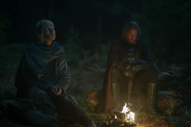 Tom Glynn-Carney como Aegon II Targaryen y Jefferson Hall como Tyland Lannister en House of the Dragon 3x07 (La Casa del Dragón Temporada 3 Capítulo 7)