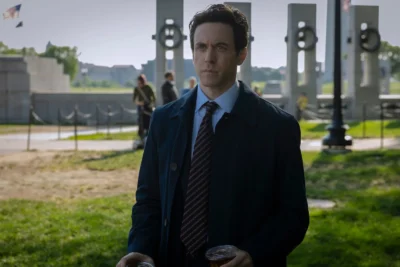 Ashley Zukerma en Silo 3x01 "Who Are You"