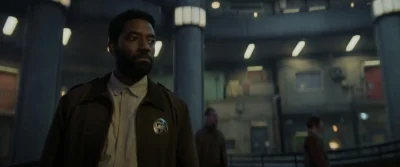 Chinaza Uche en Silo 3x01 "Who Are You"
