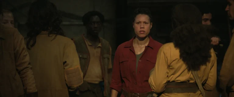 Olatunji Ayofe y Remmie Milner en "Silo" Temporada 3 Capítulo 2