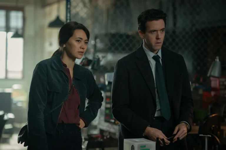 Jessica Henwick y Ashley Zukerman en Silo Temporada 3 Episodio 3 'A Dark Web' (Apple TV)
