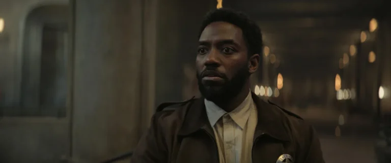 Chinaza Uche en Silo Temporada 3 Capítulo 3 'A Dark Web' (Apple TV)
