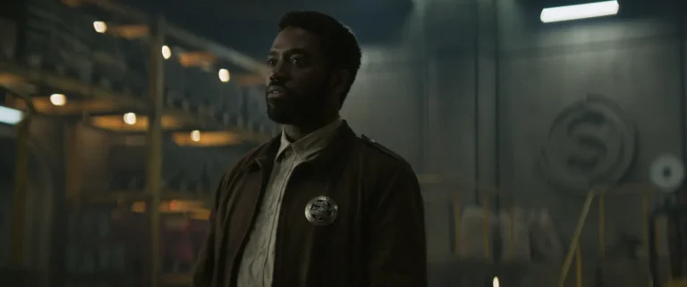Paul Billings (Chinaza Uche) en Silo 3x04 "Whatever You Do, Don't Go Home" (Apple TV)