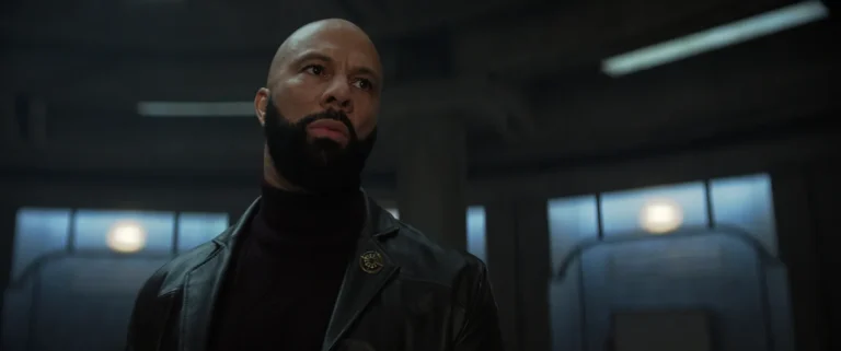 Robert Sims (Common ) en Silo 3x04 "Whatever You Do, Don't Go Home" (Apple TV)