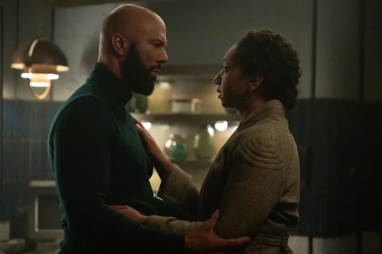 Robert Sims (Common) y Camille Sims (Alexandra Riley) en Silo 3.05