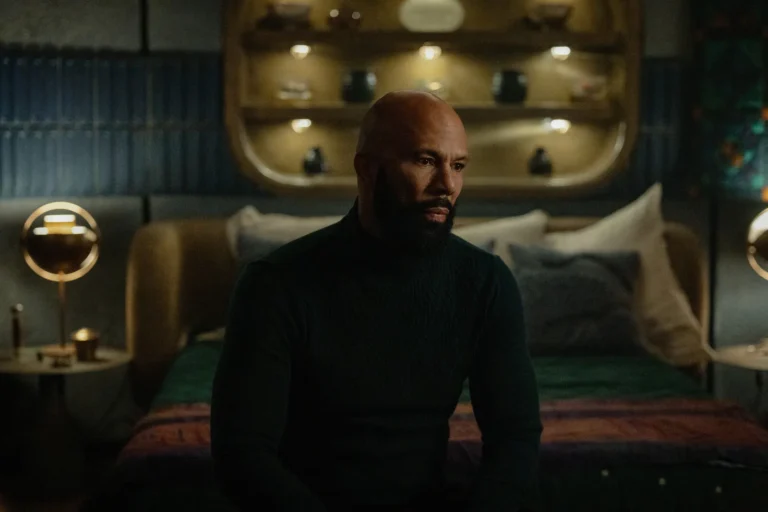 Robert Sims (Common) en Silo S03E05