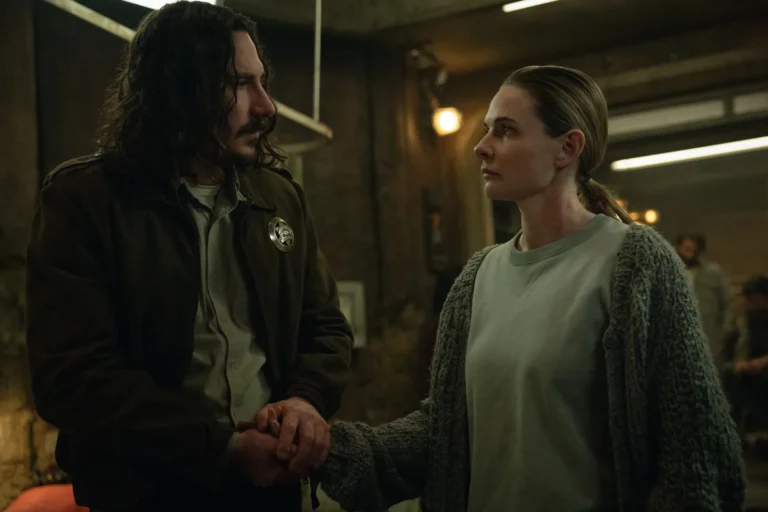 Hank (Billy Postlethwaite) y Juliette Nichols (Rebecca Ferguson) en Silo 3x05