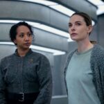 Alexandria Riley como Camille Sims y Rebecca Ferguson como Juliette Nichols en Silo 3x06