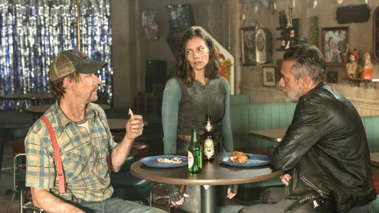 Maggie (Lauren Cohan) y Negan (Jeffrey Dean Morgan) en The Walking Dead: Dead City 3x01