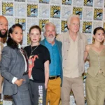 Common, Alexandria Riley, Rebecca Ferguson, Graham Yost, Tim Robbins, Jessica Henwick y Ashley Zukerman asisten al panel de Silo en la Comic-Con de San Diego 2026