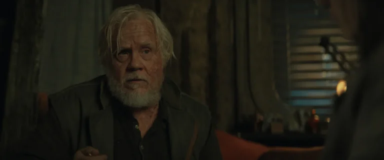 Tim Robbins como Bernand Holland en Silo 3x06