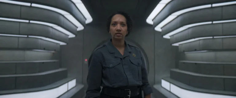 Camille Sims (Alexandria Riley) en Silo Temporada 3 Capitulo 7