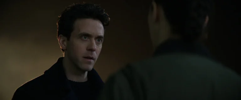 Daniel Keene (Ashley Zukerman) en Silo Temporada 3 Capitulo 7