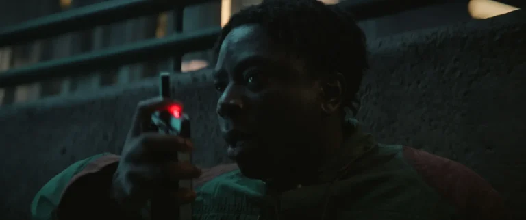 Olatunji Ayofe como Teddy en Silo 3x07
