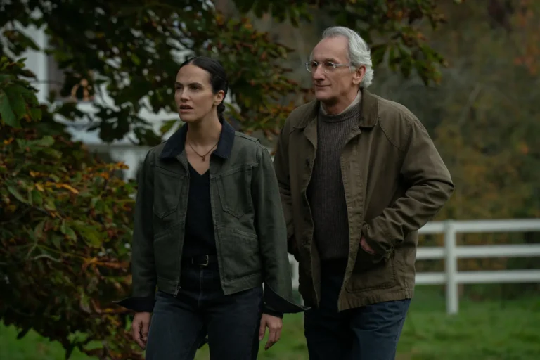 Jessica Brown Findlay como Charlotte Keene y Matt Craven como Victor Crnkovich en Silo 3x08