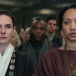 Rebecca Ferguson como Juliette Nichols y Alexandria Riley como Camille Sims en Silo 3x09