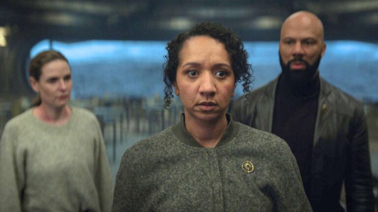 Rebecca Ferguson como Juliette Nichols, Alexandria Riley como Camille Sims y Common como Robert Sims en Silo 3x10 (Final de Temporada)