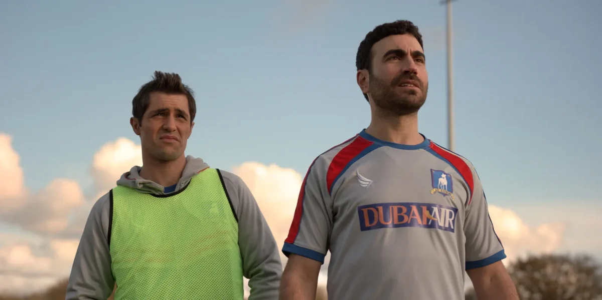 Phil Dunster como Jamie Tartt y Brett Goldstein como Roy Kent en Ted Lasso (Apple TV)