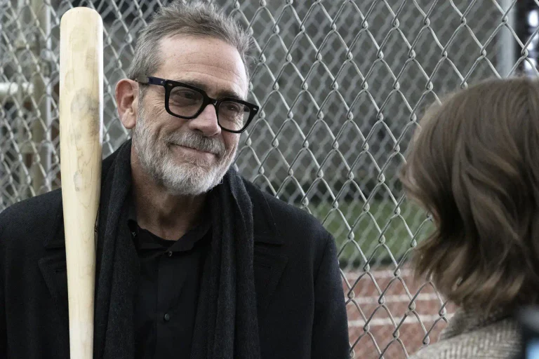 Jeffrey Dean Morgan como Negan y Lauren Cohan como Maggie en Dead City 3x06 Genesis