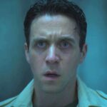 Ashley Zukerman como Daniel / Troy en la temporada 4 de Silo (2027)