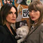 Taylor Swift y Mariska Hargitay con el gato Olivia Benson en el sketch de los Emmys 2026