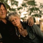 Daryl (Norman Reedus) y Carol (Melissa McBride) en el tráiler de la temporada final de Daryl Dixon